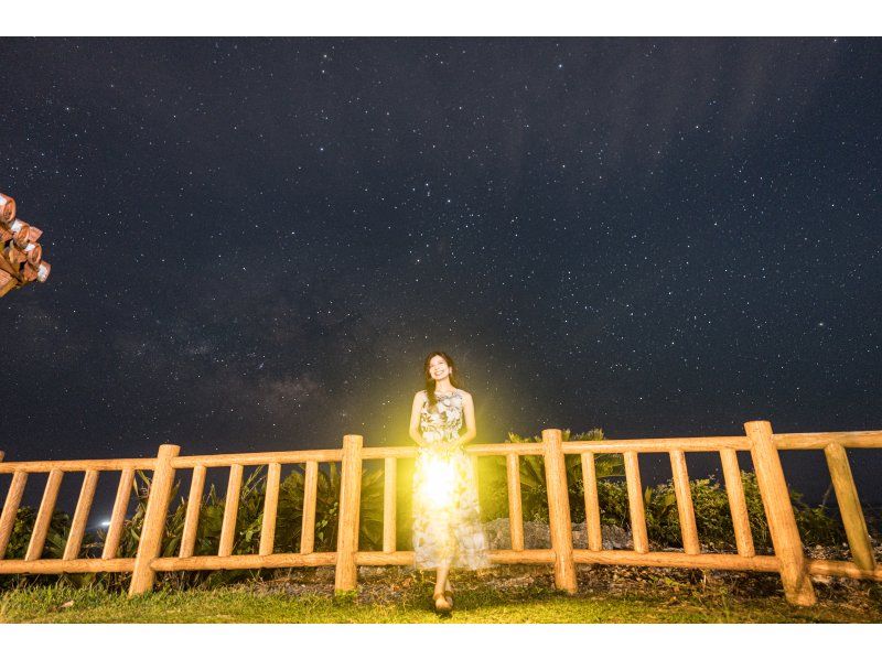 <Okinawa, Itoman> Starry sky photo and space walk in Itoman. Each participant will have their photo taken with the stars in the background. Families and couples are welcome.の紹介画像