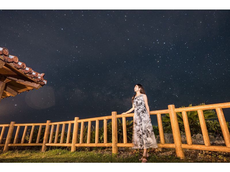 <Okinawa, Itoman> Starry sky photo and space walk in Itoman. Each participant will have their photo taken with the stars in the background. Families and couples are welcome.の紹介画像