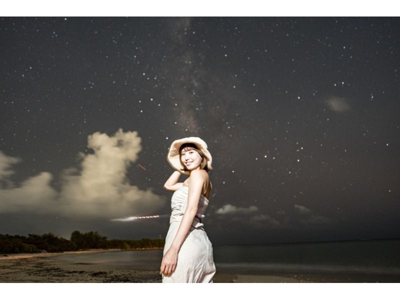 <Okinawa, Itoman> Starry sky photo and space walk in Itoman. Each participant will have their photo taken with the stars in the background. Families and couples are welcome.の紹介画像