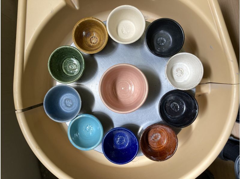 【奈良市内・陶芸体験】電動ろくろ体験・2個焼成、1つの器に2色使いであなたオリジナルの器に！の紹介画像