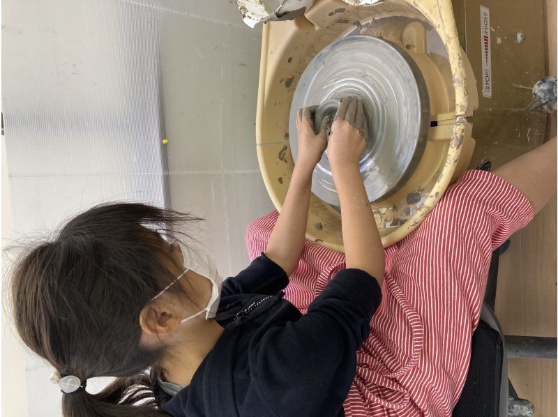 【奈良市内・陶芸体験】電動ろくろ体験・2個焼成、1つの器に2色使いであなたオリジナルの器に！の紹介画像