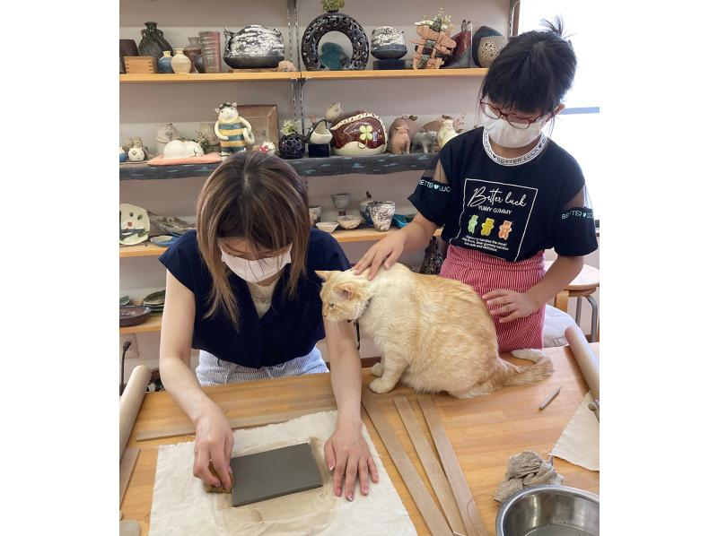 【奈良市内・陶芸体験】手びねり陶芸体験・粘土1㎏で時間内に作った作品はすべて焼きます！｜親子割ありの紹介画像