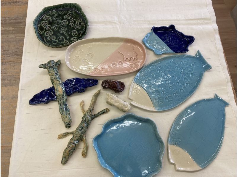 【奈良市内・陶芸体験】手びねり陶芸体験・粘土1㎏で時間内に作った作品はすべて焼きます！｜親子割ありの紹介画像