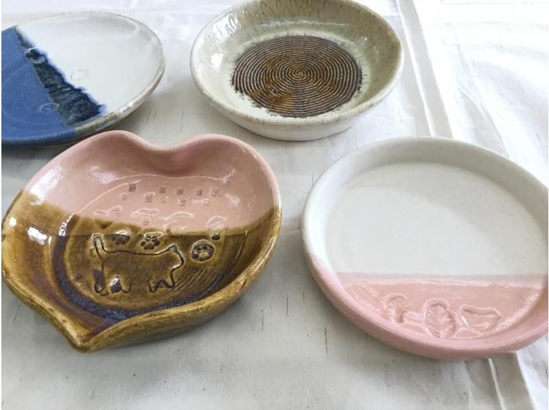 【奈良市内・陶芸体験】手びねり陶芸体験・粘土1㎏で時間内に作った作品はすべて焼きます！｜親子割ありの紹介画像