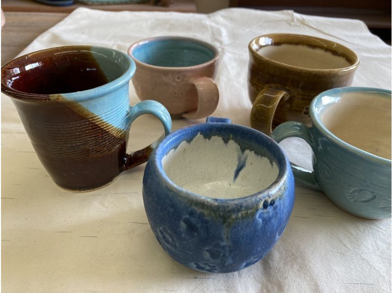 【奈良市内・陶芸体験】手びねり陶芸体験・粘土1㎏で時間内に作った作品はすべて焼きます！｜親子割ありの紹介画像