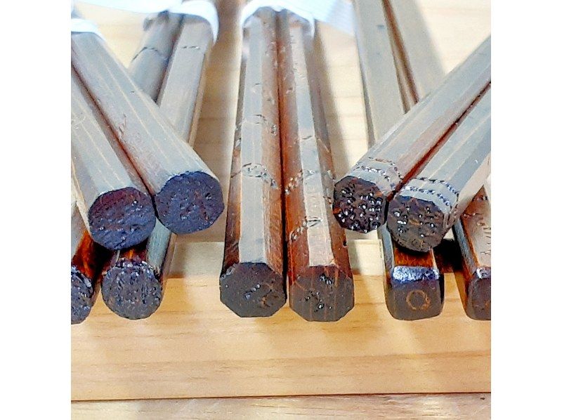 [Nagano/Azumino] Make your own chopsticks for everyday use - Chopstick making experience: Painted Choose the wood and length and sharpen with a plane to make chopsticks that suit you! Take a photo of your completed smile!の紹介画像