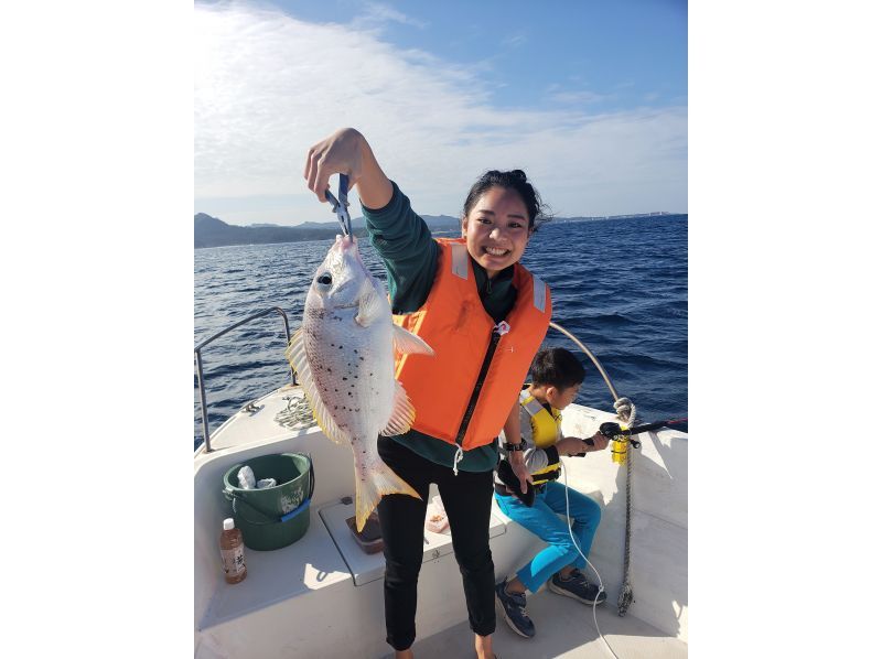 [Okinawa Onna Village] Super summer sale in progress! ! From Kariyushi Beach Soaring popularity! "Boat fishing experience tour" Children and beginners can easily enjoyの紹介画像
