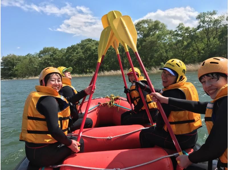 仲間で、家族で！8名以上はお得「団体ラフティング半日コース」の紹介画像