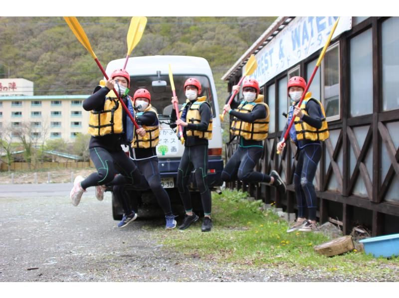 仲間で、家族で！8名以上はお得「団体ラフティング半日コース」の紹介画像