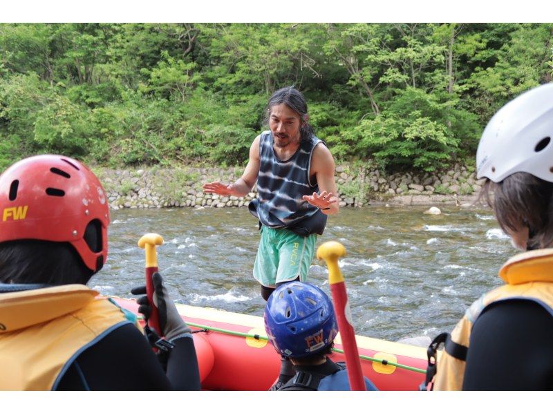 仲間で、家族で！8名以上はお得「団体ラフティング半日コース」の紹介画像