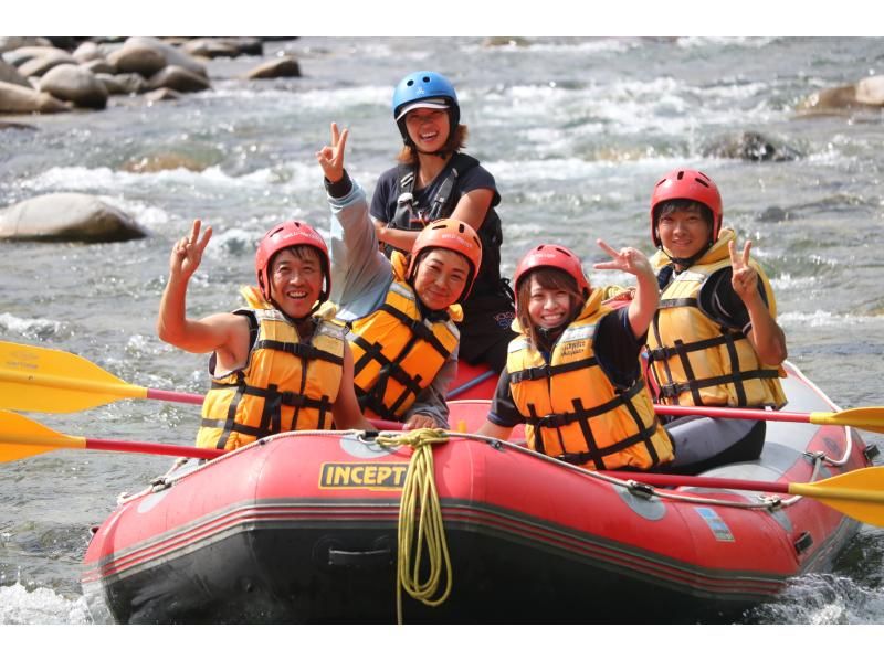 仲間で、家族で！8名以上はお得「団体ラフティング半日コース」の紹介画像