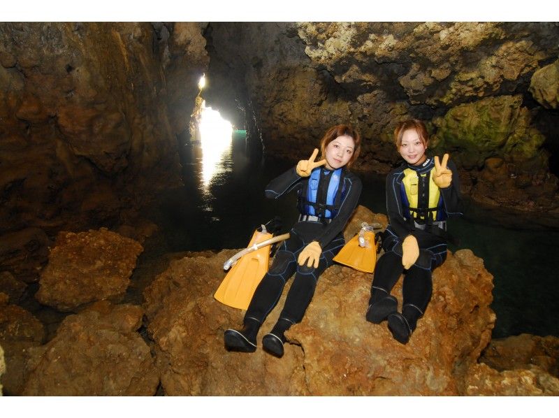 【 冲绳主岛·恩纳村】蓝洞浮潜和体验深潜 ！ （B + D计划）の紹介画像