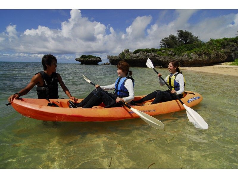 【Okinawa Main Island · Onna Village】 Blue Cave Snorkeling & Unmanned Beach Athletic Kayak! (B + C plan)の紹介画像