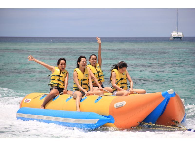 Spring sale underway! [Onna Village/Nago City/Kariyushi Beach] “Screaming towing tube with 2 types to choose from” + “Stunning sea walk underwater experience”の紹介画像