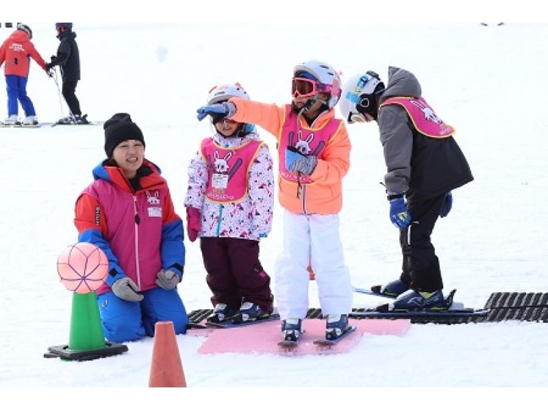 [岩手縣八幡平市安比高原]安比高原快樂兒童學校-兒童滑雪課程！價格中包含滑雪板和靴子作為教材（出租）の紹介画像