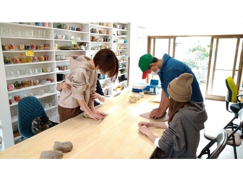 【三重・鈴鹿】初心者向け「ろくろ陶芸1個体験」+盛りだくさん絵付け・色付け！鈴鹿サーキットすぐ！の紹介画像