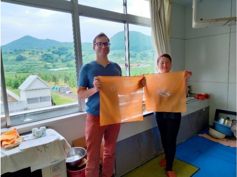 [Yokote City, Akita Prefecture] Make your own sustainable handkerchief dyed with pruned apple tree branches and leaves ★ Tea time includedの紹介画像