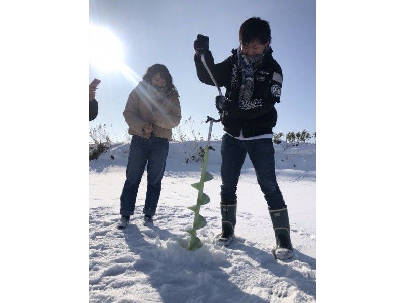 【北海道・札幌近郊】　新篠津しのつ湖南釣り場集合！札幌近郊エコノミーワカサギ釣り体験半日ツアー（ストーブ付きテント釣り、ライトガイドプラン）の紹介画像