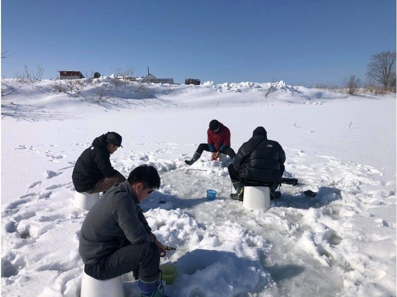 [Hokkaido / Sapporo suburbs] Shinshinotsu Shinotsu Hunan fishing ground gathering! Sapporo suburbs economy smelt fishing experience half-day tour (tent fishing with stove, light guide plan)の紹介画像