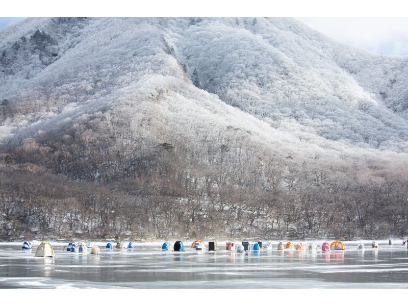 群馬県・前橋市赤城山】凍った湖の上で体験！氷上ワカサギ釣り 初心者