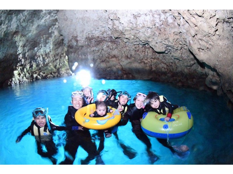 [High chance of success because it's a boat & easy for families] Blue Cave snorkeling for ages 1 and up | High-quality photos & videos included | Fish feeding included | Sale now onの紹介画像
