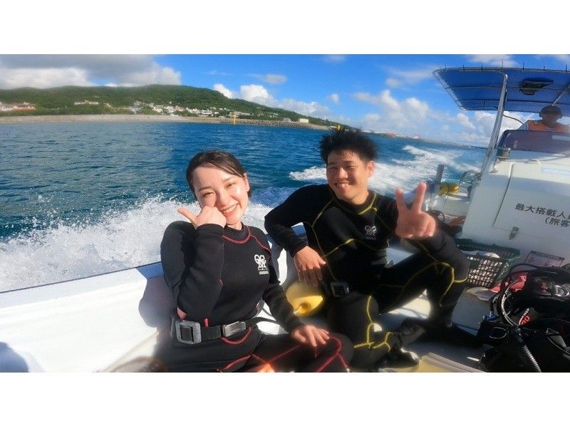 【沖繩本部水納島or瀨底島orGorilla Chop】新手乘船體驗深潛＆浮潛GoPro照片數據免費拍攝禮物⭐︎の紹介画像
