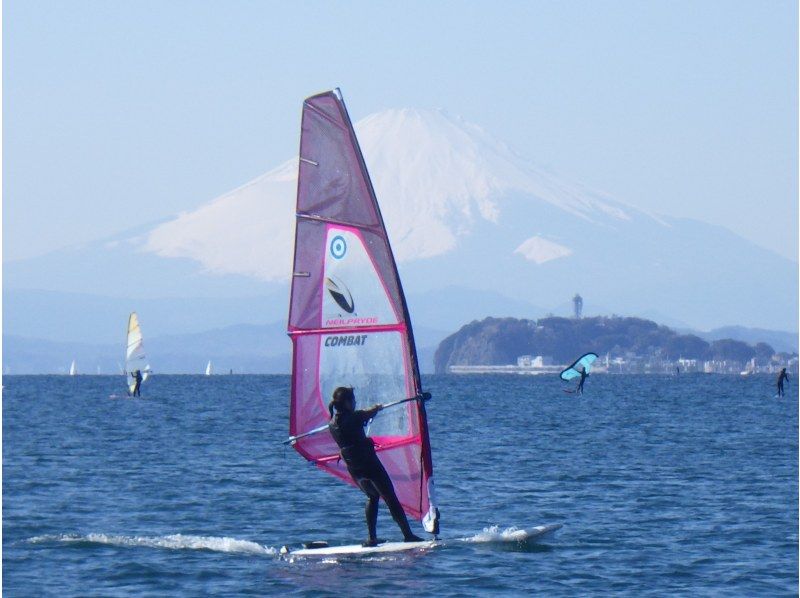 【โชนัน ・ ไซโกะ】ที่โรงเรียนใกล้ทะเลหมายเลข 1 บนชายฝั่งวินเซิร์ฟ(Windsurfing)คุณไม่ท้าทายครึ่งวันหรือเปล่า? ?の紹介画像