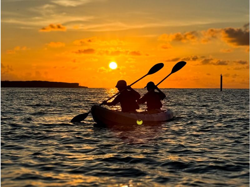 [Okinawa/Onna Village] Spectacular sunset! Tropical Sunset Sea Kayaking | Same-day reservations and sudden participation OK | Ages 1 and up are OK | Come empty-handed and relax | Hot water showers availableの紹介画像