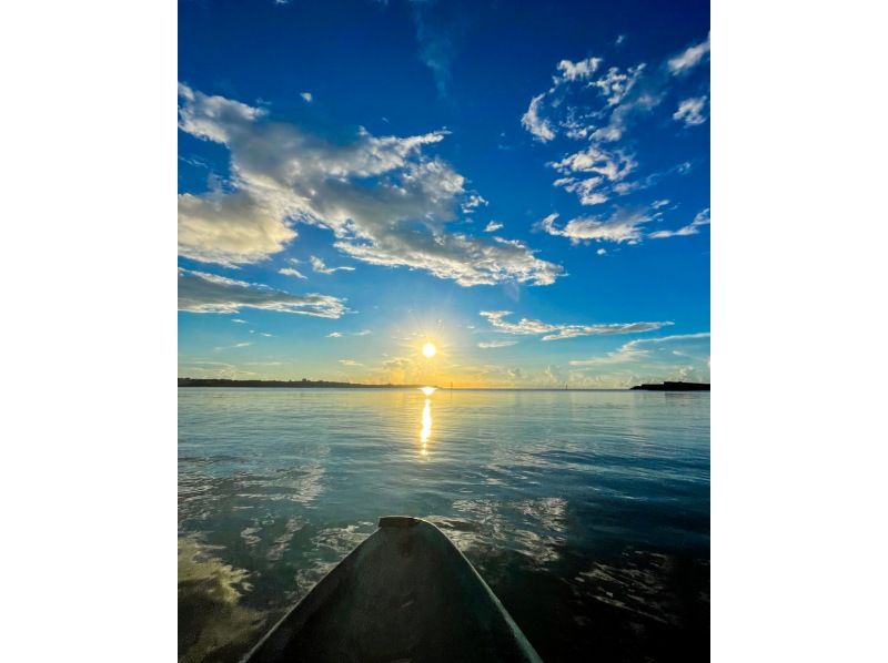 [Okinawa/Onna Village] Spectacular sunset! Tropical Sunset Sea Kayaking | Same-day reservations and sudden participation OK | Ages 1 and up are OK | Come empty-handed and relax | Hot water showers availableの紹介画像