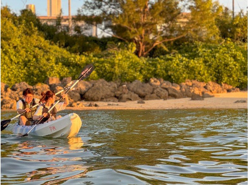 [Okinawa/Onna Village] Spectacular sunset! Tropical Sunset Sea Kayaking | Same-day reservations and sudden participation OK | Ages 1 and up are OK | Come empty-handed and relax | Hot water showers availableの紹介画像