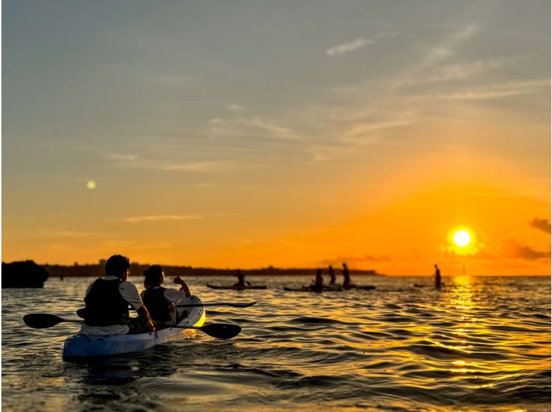 [Okinawa/Onna Village] Spectacular sunset! Tropical Sunset Sea Kayaking | Same-day reservations and sudden participation OK | Ages 1 and up are OK | Come empty-handed and relax | Hot water showers availableの紹介画像