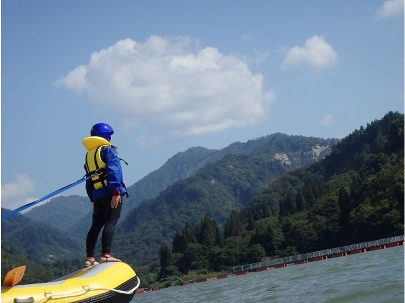 [Niigata Prefecture Sanjo] gentle L. rubellum Baker Lake in the Lake rafting experience!の紹介画像