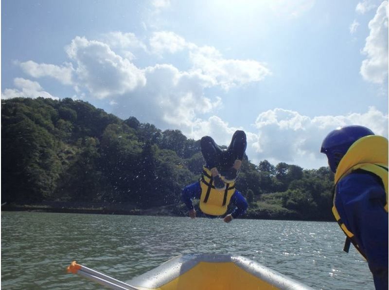 [Niigata Prefecture Sanjo] gentle L. rubellum Baker Lake in the Lake rafting experience!の紹介画像