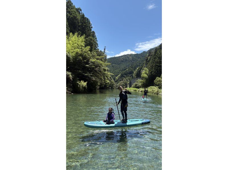 【高知・仁淀川】仁淀ブルーに1番近い場所でSUP、にこ淵まで35分。女子旅にオススメ!!有資格インストラクターで安心。ドッグSUP対応店。の紹介画像