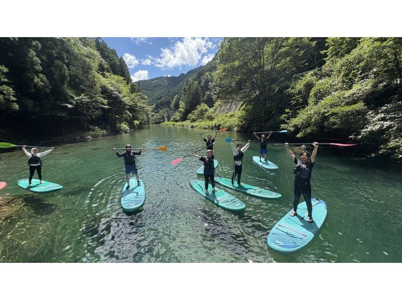 【高知・仁淀川】仁淀ブルーに1番近い場所でSUP～女子旅にオススメ！！にこ淵まで35分。有資格インストラクターで安心。ドッグSUP対応店。の紹介画像