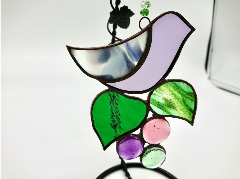 【宮城・名取市】ステンドグラスで可愛い小鳥と葉っぱのサンキャッチャー作り体験♪の紹介画像