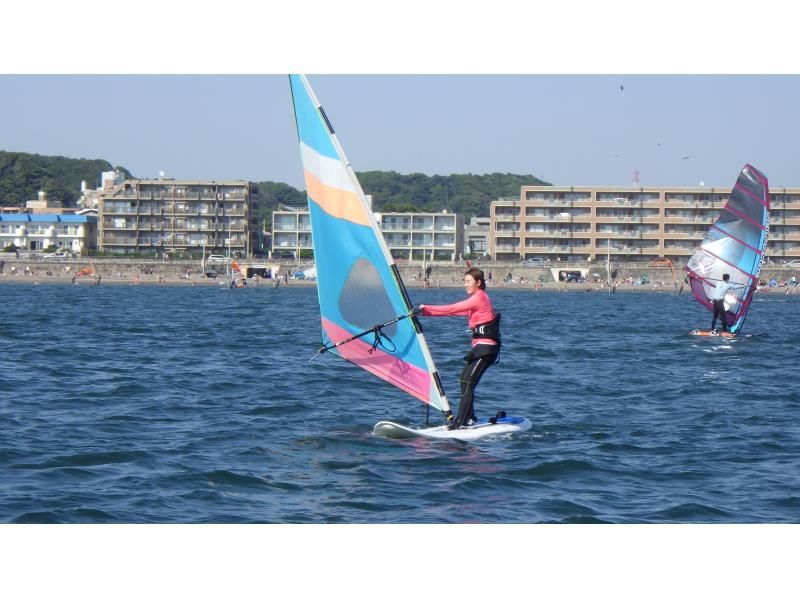 【โชนัน ・ ไซโกะ】ที่โรงเรียนใกล้ทะเลหมายเลข 1 บนชายฝั่งวินเซิร์ฟ(Windsurfing)คุณไม่สนุกกับวันหนึ่งไหม? ?の紹介画像