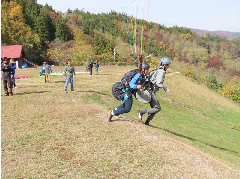[Limited period from mid-November to mid-April] Two-seater Paragliding tandem flight with an instructor!の紹介画像