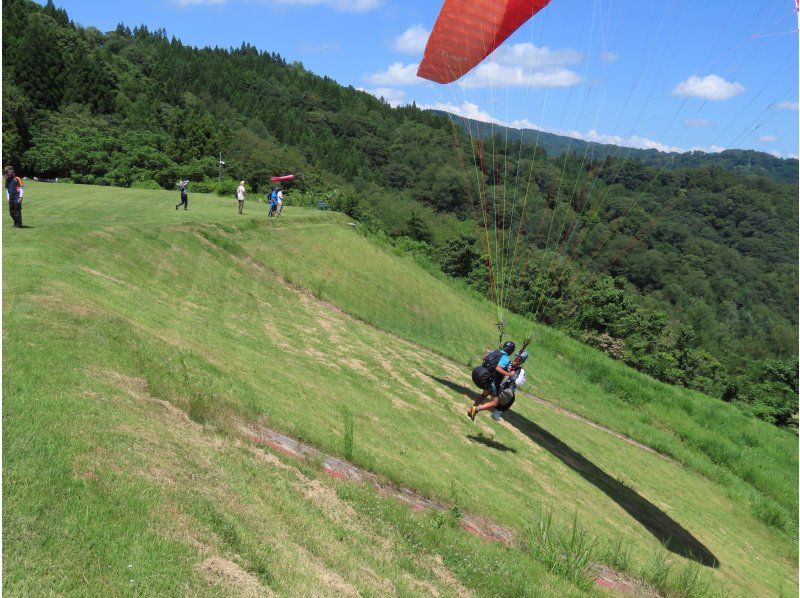 [Limited period from mid-November to mid-April] Two-seater Paragliding tandem flight with an instructor!の紹介画像