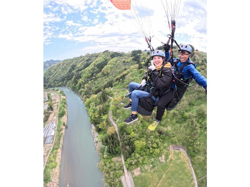 [Limited period from mid-November to mid-April] Two-seater Paragliding tandem flight with an instructor!の紹介画像