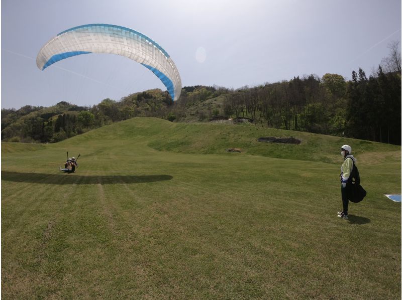 [Limited period from mid-November to mid-April] Two-seater Paragliding tandem flight with an instructor!の紹介画像