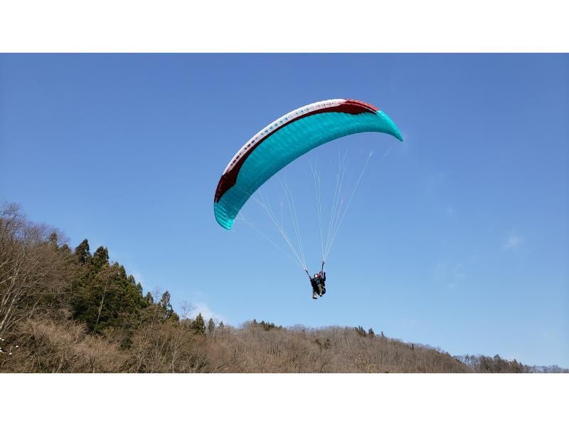 [Limited period from mid-November to mid-April] Two-seater Paragliding tandem flight with an instructor!の紹介画像