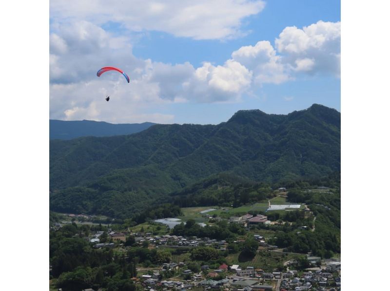 [Limited period from mid-November to mid-April] Two-seater Paragliding tandem flight with an instructor!の紹介画像
