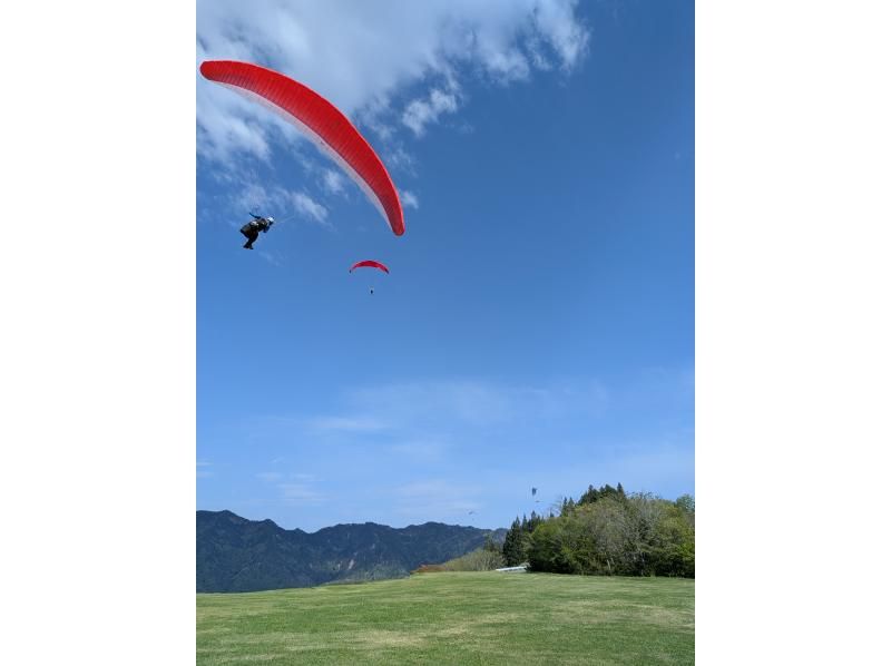 [Limited period from mid-November to mid-April] Two-seater Paragliding tandem flight with an instructor!の紹介画像