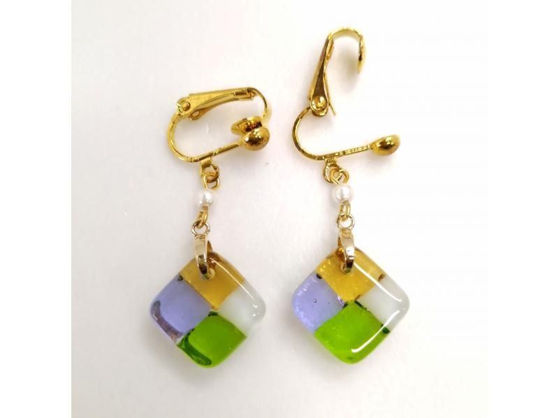 【福岡県・北九州市】ステンドグラスアクセサリー手作り体験、門司港駅３分！ ﾋﾟｱｽ/ｲﾔﾘﾝｸﾞ/ﾈｯｸﾚｽ/ﾌﾞﾚｽﾚｯﾄ/ﾍﾟﾝﾀﾞﾝﾄの紹介画像