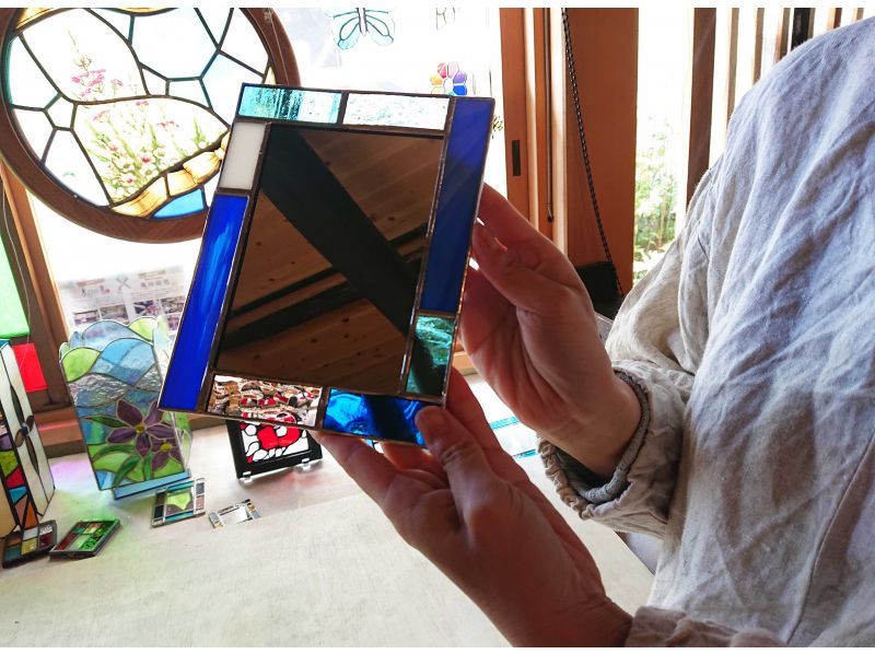 【京都・上七軒】キラキラ✴︎ステンドグラス体験♪ガラスの色を選んで作る！鏡もしくは写真立てづくりの紹介画像