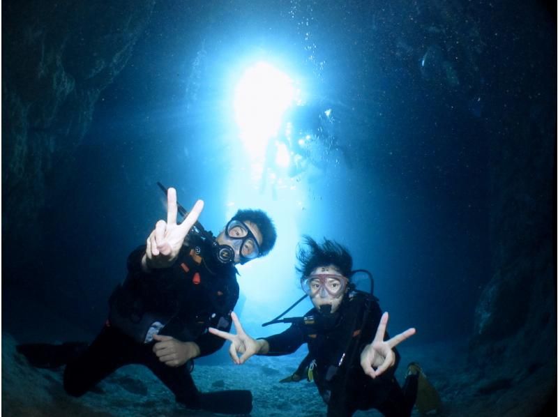 青の洞窟+ジンベイザメボート体験ダイビングセット【Gopro9】で大迫力の思い出写真・動画＆エサやり無料！スプリングセール実施中の紹介画像