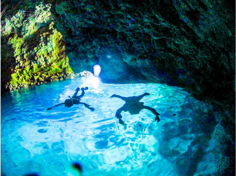  [ Okinawa・ Blue cave】 Cute fish and blue cave snorkel! Unlimited photos & baited with gifts and sand from stars の紹介画像