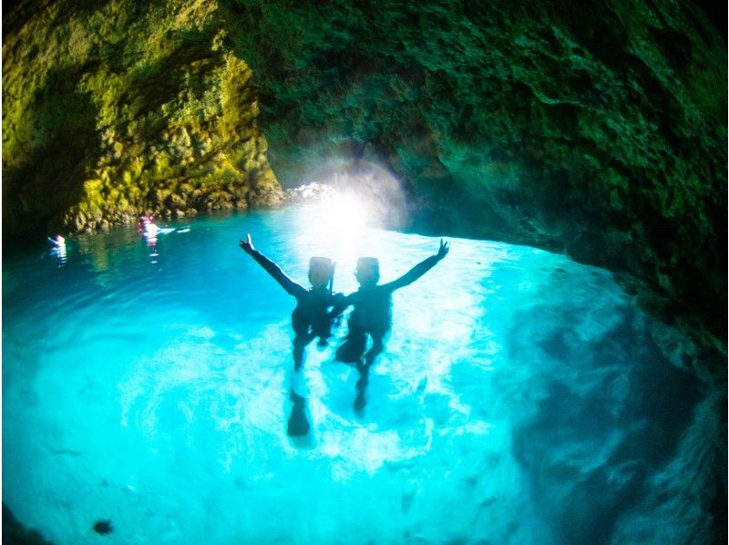  [ Okinawa・ Blue cave】 Cute fish and blue cave snorkel! Unlimited photos & baited with gifts and sand from stars の紹介画像