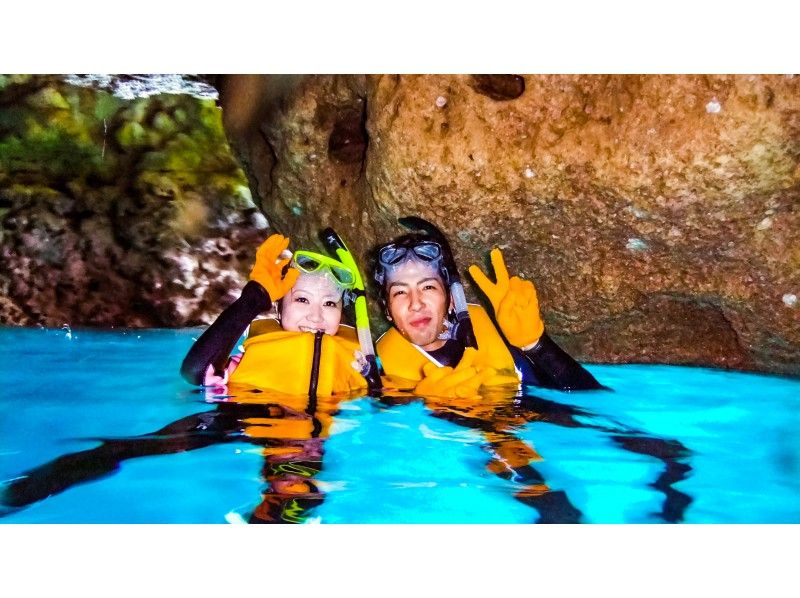  [ Okinawa・ Blue cave】 Cute fish and blue cave snorkel! Unlimited photos & baited with gifts and sand from stars の紹介画像